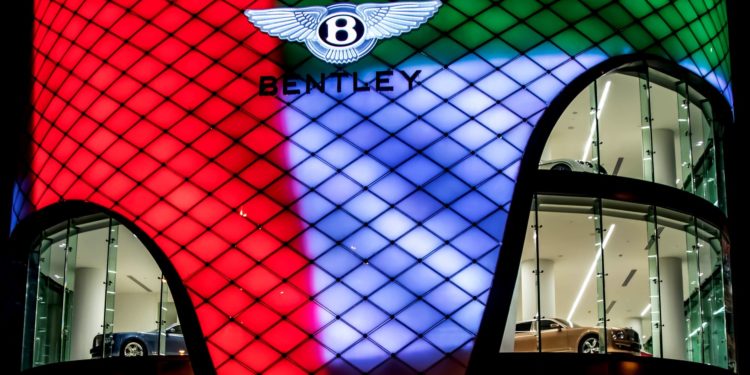 Bentley abre showroom de sonho no Dubai. 14