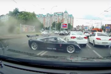 Acidente com Ultima GTR apanhado por câmara! 13