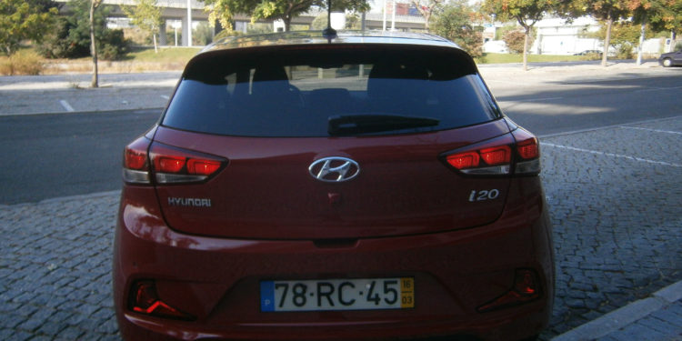 Hyundai i20 Coupé 1.0 GDI: Utilitário irrequieto! 35