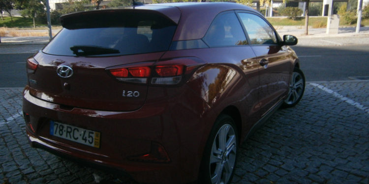 Hyundai i20 Coupé 1.0 GDI: Utilitário irrequieto! 36