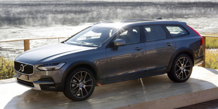 Volvo V90 recebe versão "Cross Country"! 13