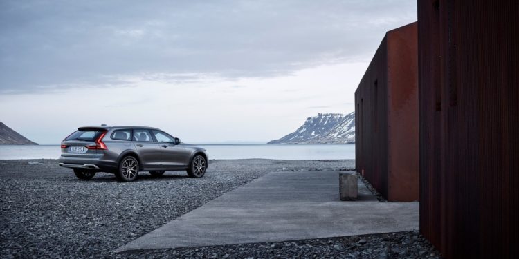 Volvo V90 recebe versão "Cross Country"! 46