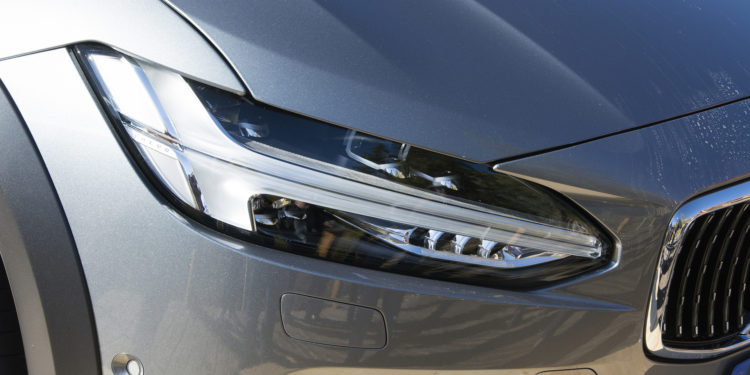 Volvo V90 recebe versão "Cross Country"! 35