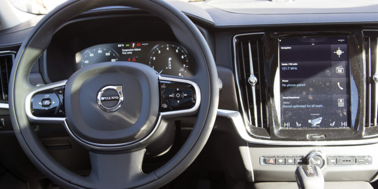 Volvo V90 recebe versão "Cross Country"! 34