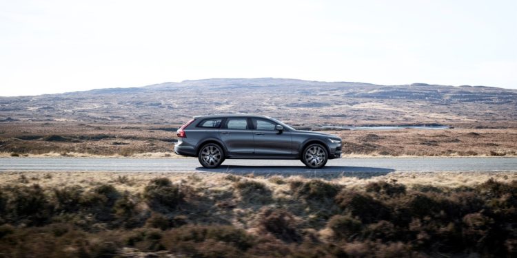 Volvo V90 recebe versão "Cross Country"! 33