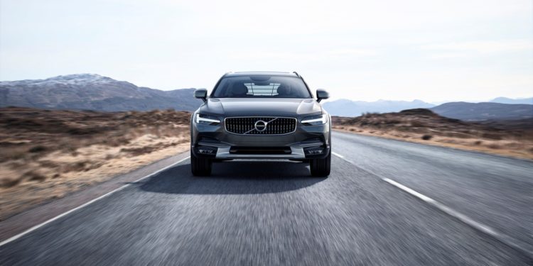 Volvo V90 recebe versão "Cross Country"! 29