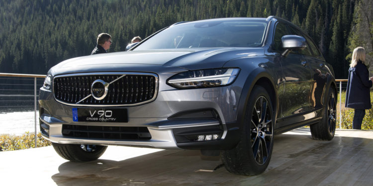 Volvo V90 recebe versão "Cross Country"! 45
