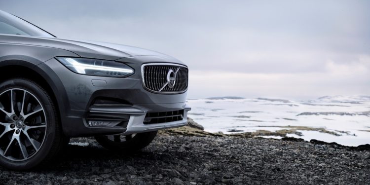 Volvo V90 recebe versão "Cross Country"! 17