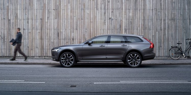 Volvo V90 recebe versão "Cross Country"! 44