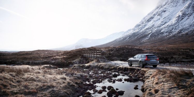 Volvo V90 recebe versão "Cross Country"! 43