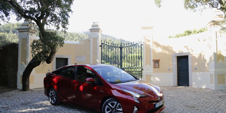 Toyota Prius 1.8 HSD: A nave ecológica! 60