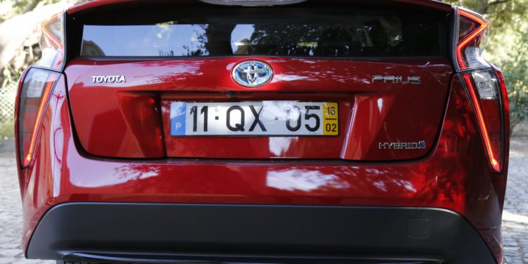 Toyota Prius 1.8 HSD: A nave ecológica! 50