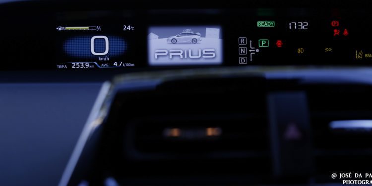 Toyota Prius 1.8 HSD: A nave ecológica! 32