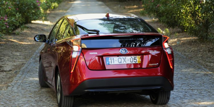 Toyota Prius 1.8 HSD: A nave ecológica! 64