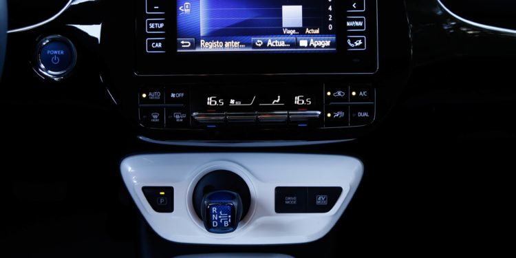 Toyota Prius 1.8 HSD: A nave ecológica! 14