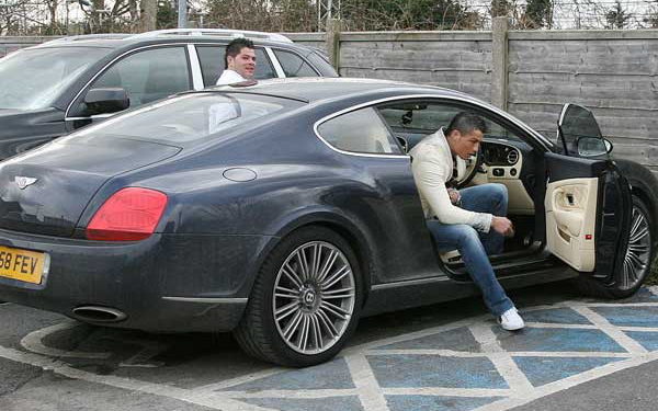 O Bentley de Cristiano Ronaldo vai a leilão! 22