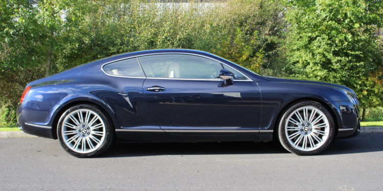 O Bentley de Cristiano Ronaldo vai a leilão! 19