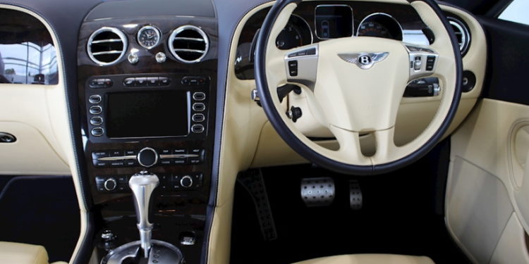 O Bentley de Cristiano Ronaldo vai a leilão! 18