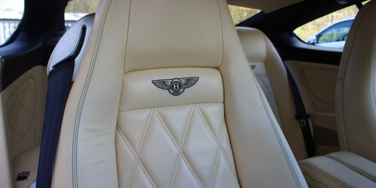 O Bentley de Cristiano Ronaldo vai a leilão! 15