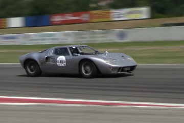 Este Ford GT40 é musica para os nossos ouvidos! 13