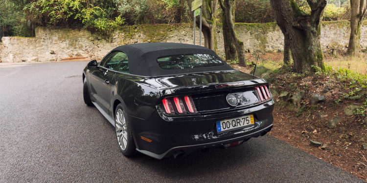 Ford Mustang 2.3 Ecoboost: O ícone Americano! 30