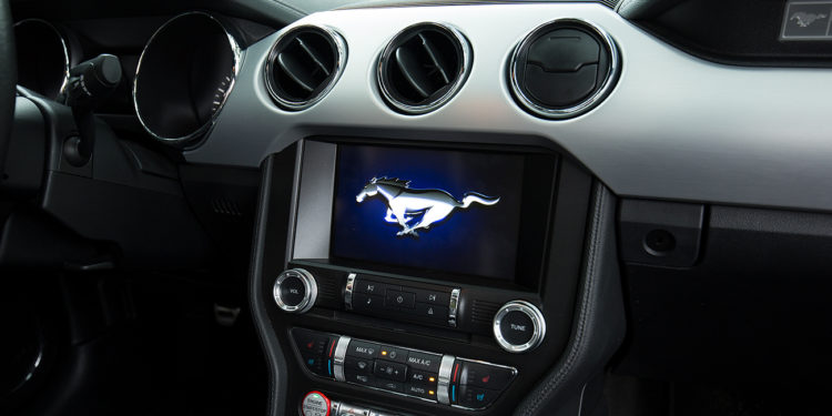 Ford Mustang 2.3 Ecoboost: O ícone Americano! 18