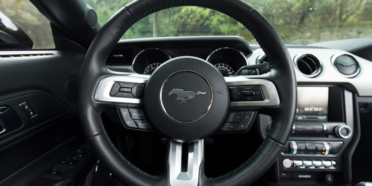 Ford Mustang 2.3 Ecoboost: O ícone Americano! 16