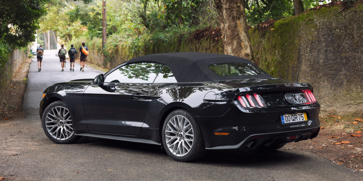 Ford Mustang 2.3 Ecoboost: O ícone Americano! 36