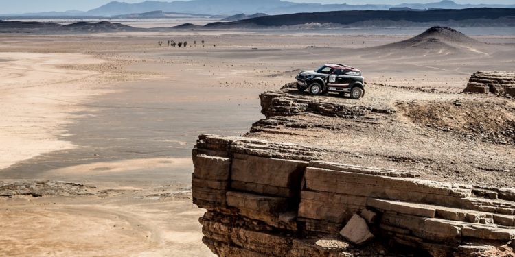 Mini JCW Dakar com motor BMW de 6 cilindros! 35