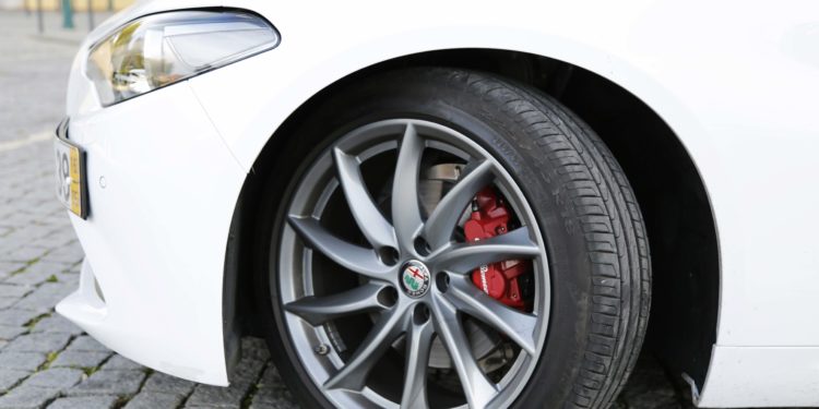 Alfa Romeo Giulia 2.2 JTDM: Esculpido pelo Divino! 39