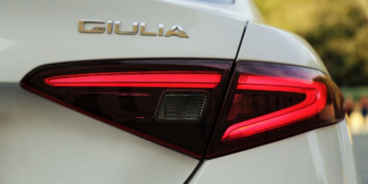 Alfa Romeo Giulia 2.2 JTDM: Esculpido pelo Divino! 38