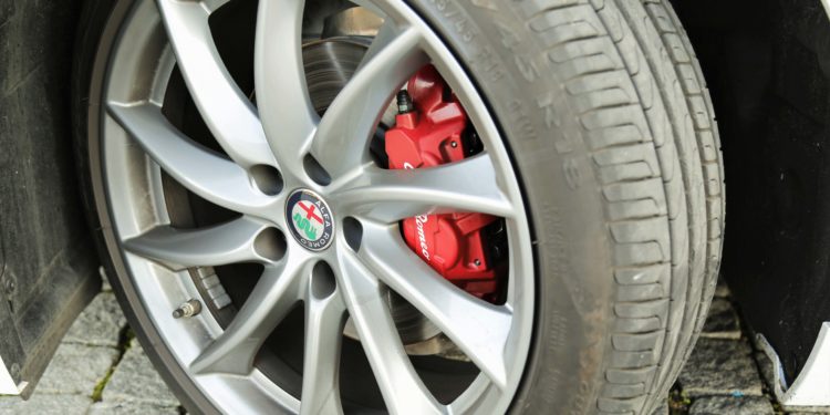 Alfa Romeo Giulia 2.2 JTDM: Esculpido pelo Divino! 32