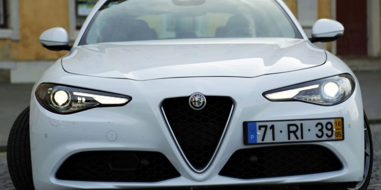 Alfa Romeo Giulia 2.2 JTDM: Esculpido pelo Divino! 26