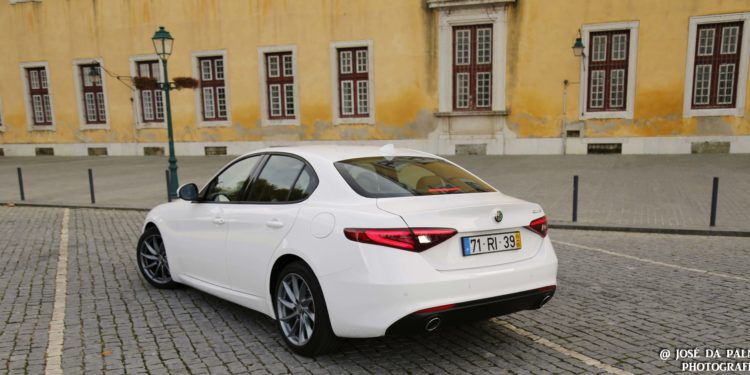 Alfa Romeo Giulia 2.2 JTDM: Esculpido pelo Divino! 22