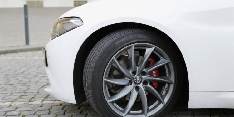 Alfa Romeo Giulia 2.2 JTDM: Esculpido pelo Divino! 24