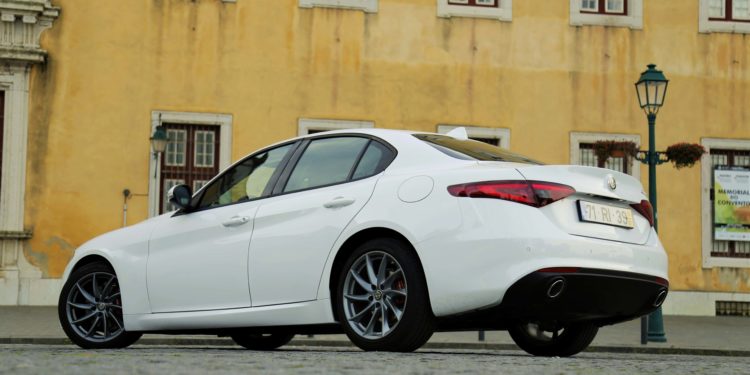 Alfa Romeo Giulia 2.2 JTDM: Esculpido pelo Divino! 19