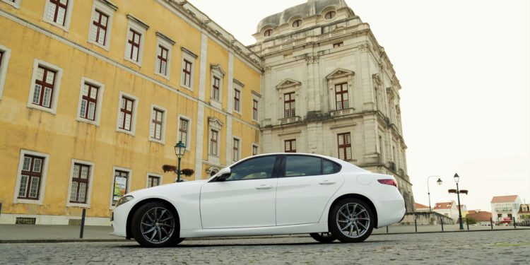 Alfa Romeo Giulia 2.2 JTDM: Esculpido pelo Divino! 17