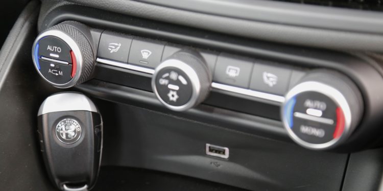 Alfa Romeo Giulia 2.2 JTDM: Esculpido pelo Divino! 13