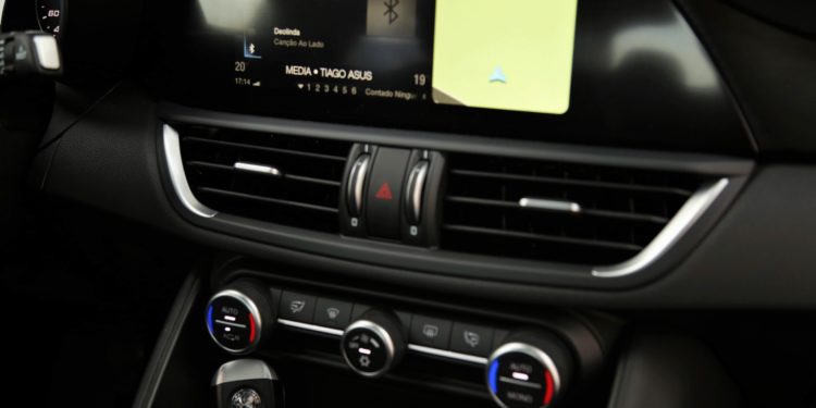 Alfa Romeo Giulia 2.2 JTDM: Esculpido pelo Divino! 65