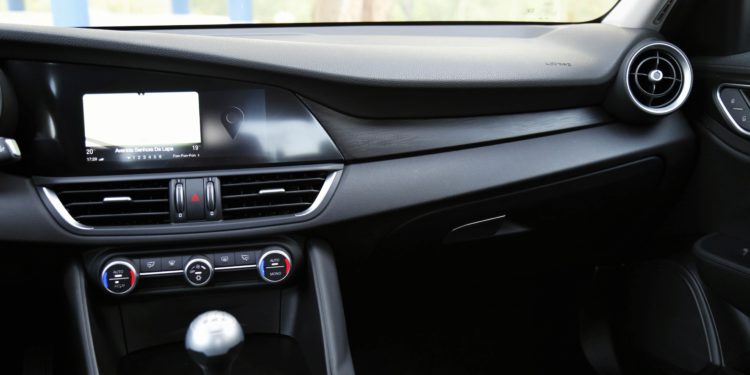 Alfa Romeo Giulia 2.2 JTDM: Esculpido pelo Divino! 54