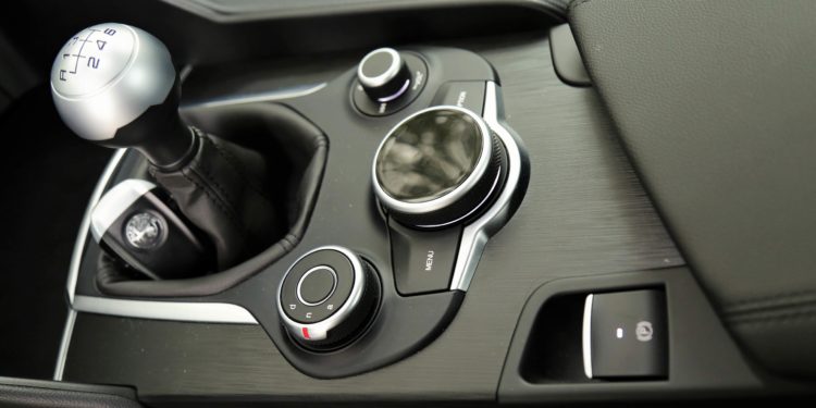 Alfa Romeo Giulia 2.2 JTDM: Esculpido pelo Divino! 49