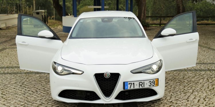 Alfa Romeo Giulia 2.2 JTDM: Esculpido pelo Divino! 46
