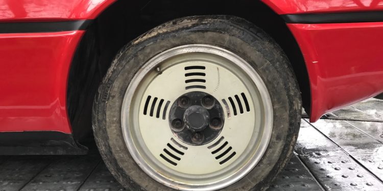 BMW M1 "perdido" num celeiro há 34 anos! 26
