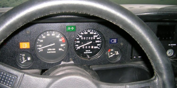 BMW M1 "perdido" num celeiro há 34 anos! 24