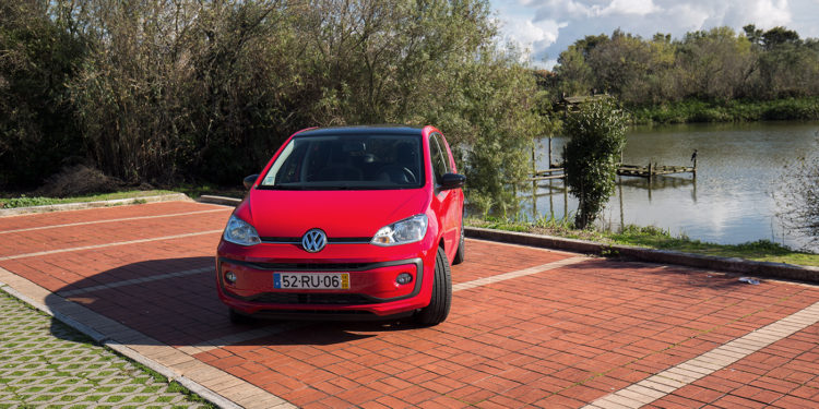 Volkswagen Up 1.0 MPI High Up: Mais e mais! 33
