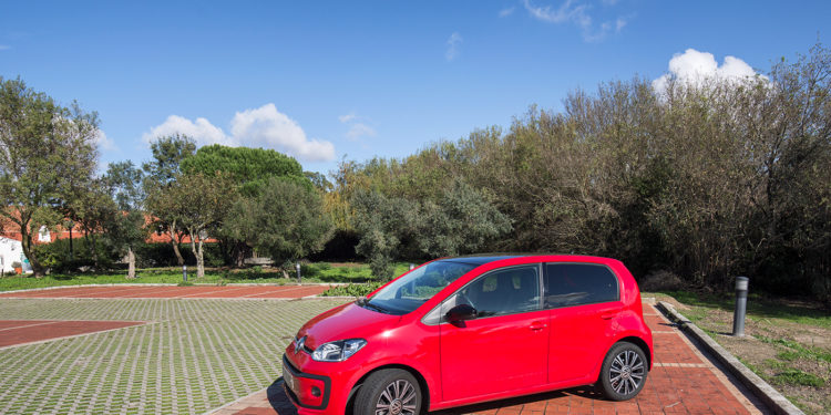 Volkswagen Up 1.0 MPI High Up: Mais e mais! 32
