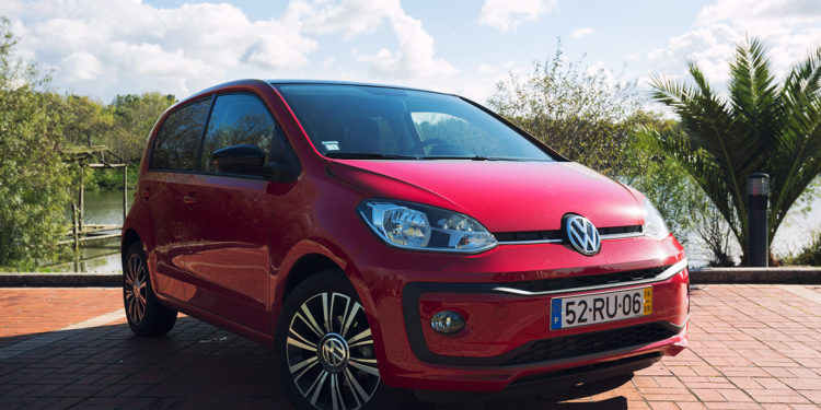 Volkswagen Up 1.0 MPI High Up: Mais e mais! 28