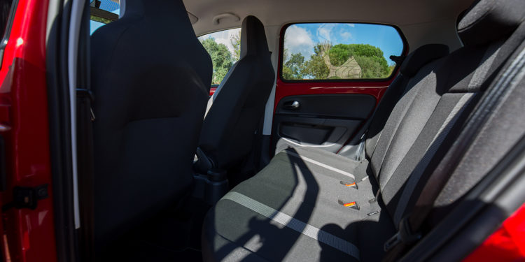 Volkswagen Up 1.0 MPI High Up: Mais e mais! 23