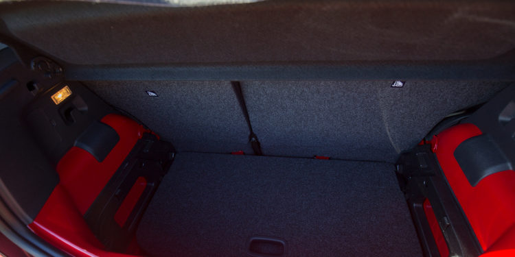 Volkswagen Up 1.0 MPI High Up: Mais e mais! 20