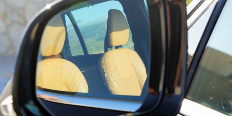 Tesla contrata responsável de interiores da Volvo! 14